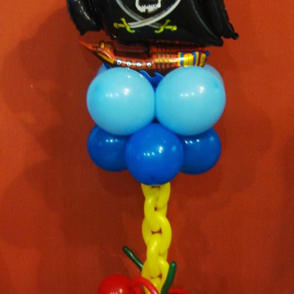 Фигура из воздушных шариков пиратский корабль. Высота до 1.7 м.