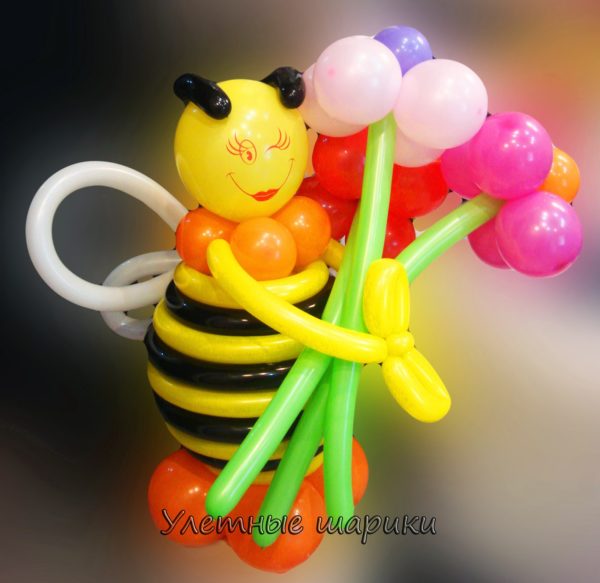Фигура из воздушных шариков пчелка. Высота до 1 м.