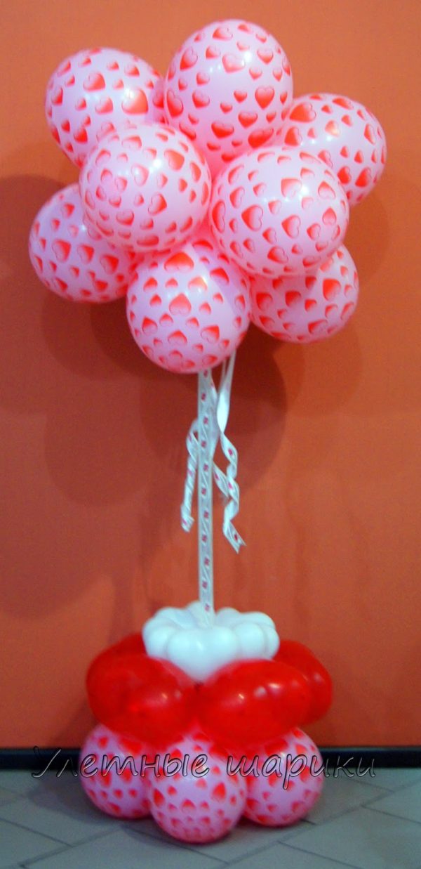 Фигура из воздушных шариков Облачко в сердечках. Высота до 1.7 м.