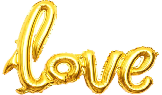 Фольгированный шар золотого цвета в форме букв, составляющих надпись Love.